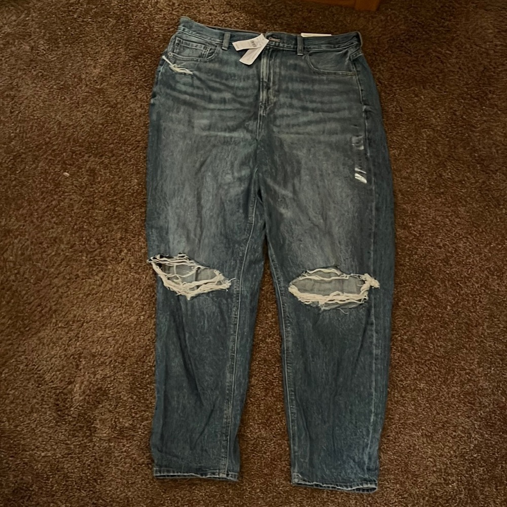 American Eagle relaxed mom jean